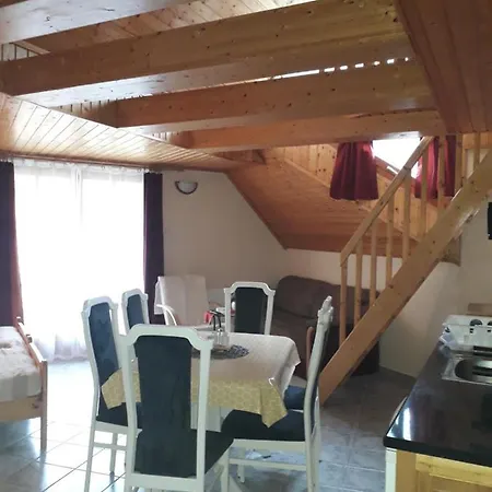 شقة Marika Apartmanhaz