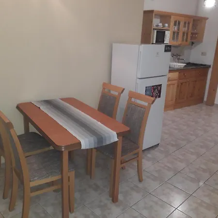 Marika Apartmanhaz * ザラカロシュ