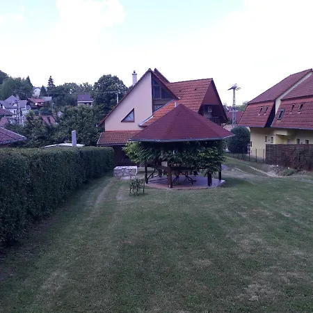 Marika Apartmanhaz アパート ザラカロシュ