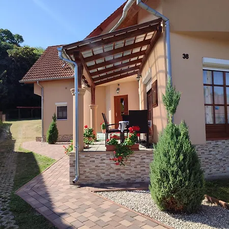 Marika Apartmanhaz Lejlighed