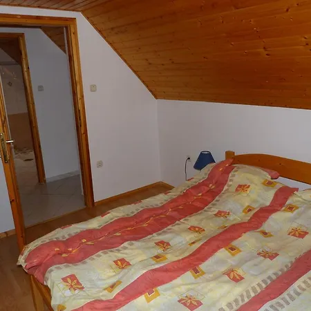 Marika Apartmanhaz ザラカロシュ